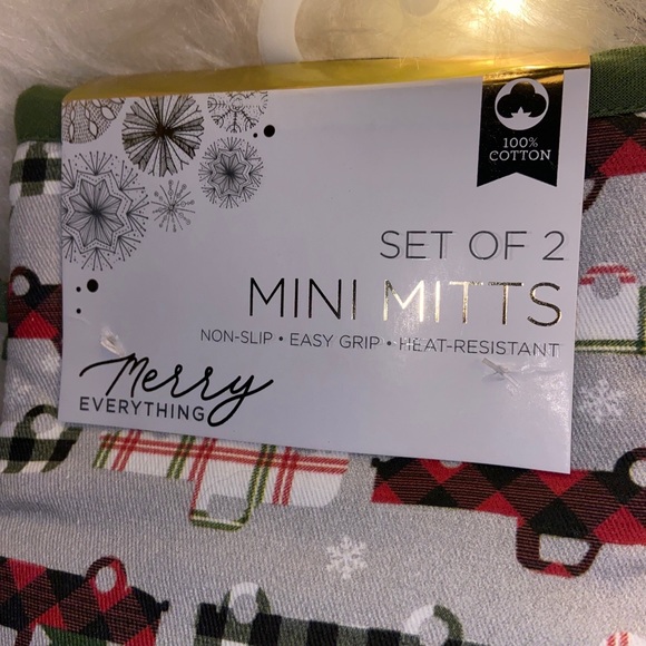 NEW Merry Every Thing CHRISTMAS HOLIDAY Set Of 2 Mini MITTS Non-slip easy Grip - Picture 5 of 6